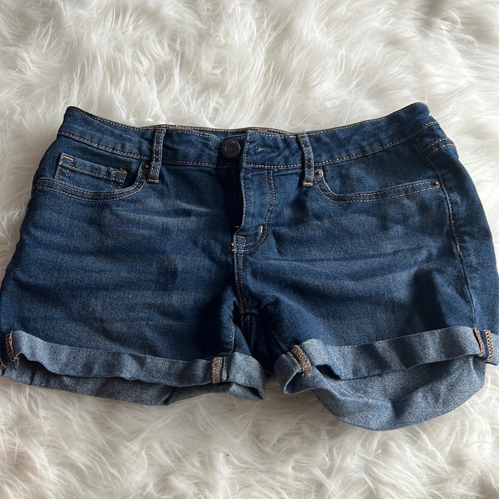 blue jean shorts from Aeropostale, size 6